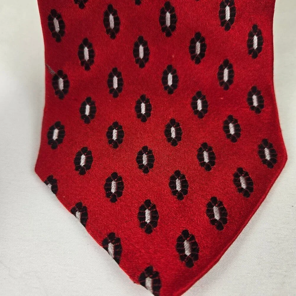 Fratelli Moda 100% Silk Men's Tie Black Cream Pattern on Red Background